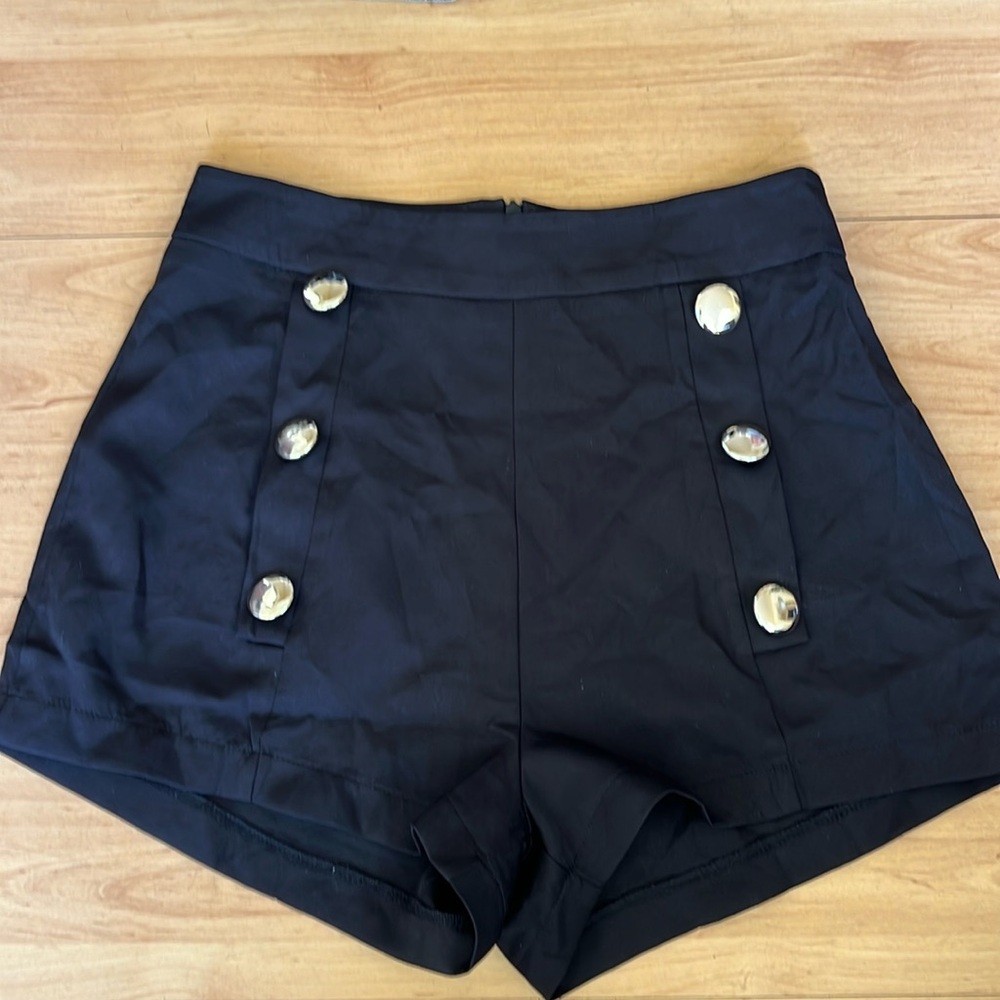 High waisted buttoned retro shorts